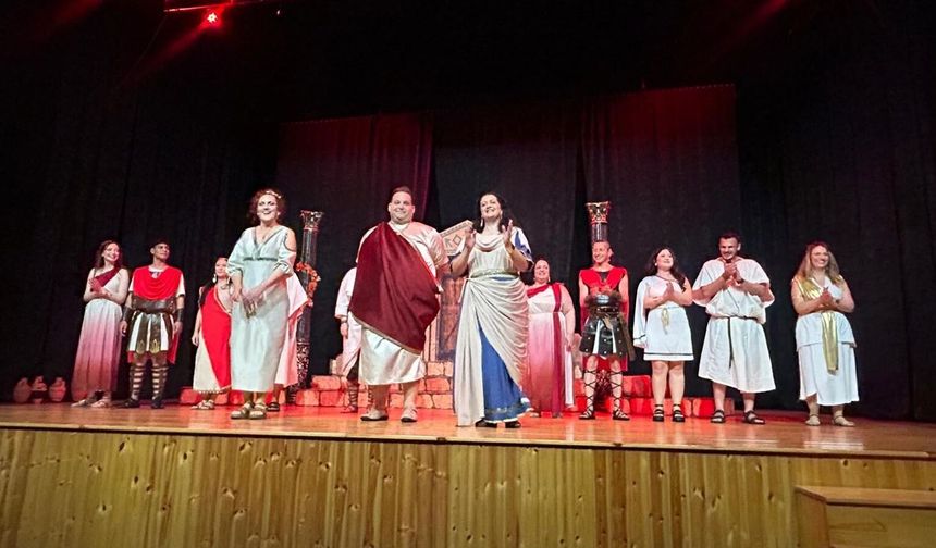 Hafta sonu tiyatroseverlerin beğenisine sunulan 'Lisistrati', 18 ve 25 Mart'ta yeniden sahnelenecek