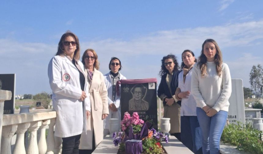 Kıbrıs Türk Eczacılar Birliği, Kamran Aziz'i vefatının 9'uncu yılında kabri başında andı