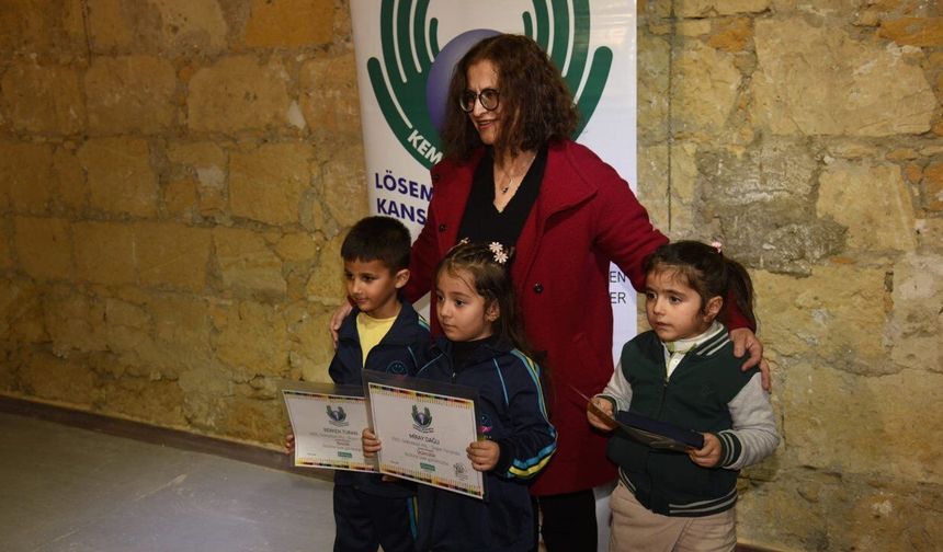 23. Kanserle Savaş için Afiş ve Slogan Yarışması ödül töreni ve sergi açılışı yapıldı