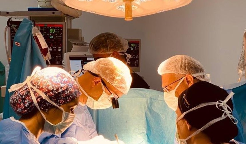 55 yaşındaki hastaya ikinci kez kalp nakli yapıldı: