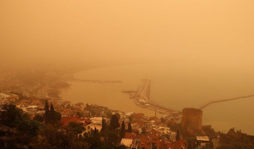 Afrika'dan gelen çöl toz Alanya'da da etkili oldu
