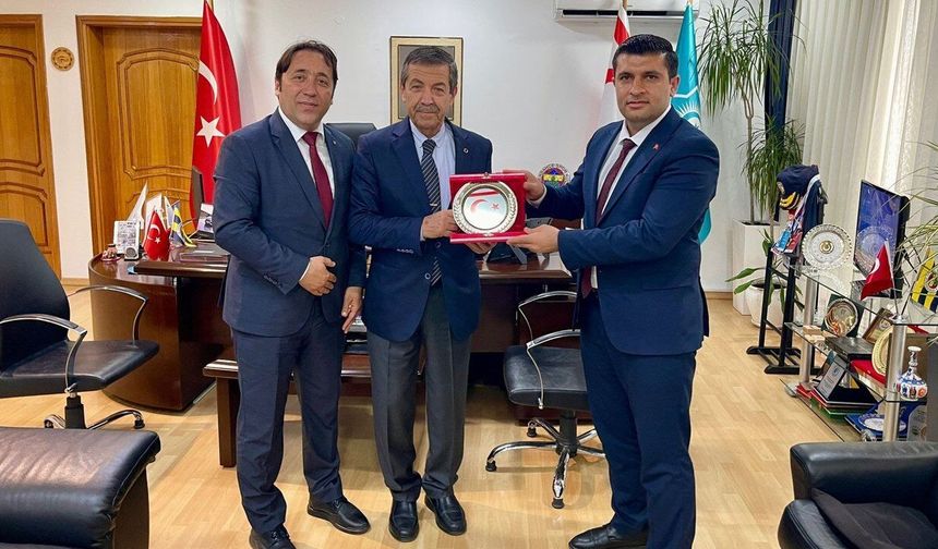 Dışişleri Bakanı Ertuğruloğlu, TÜRKGEF Başkanı Bayduz'u kabul etti