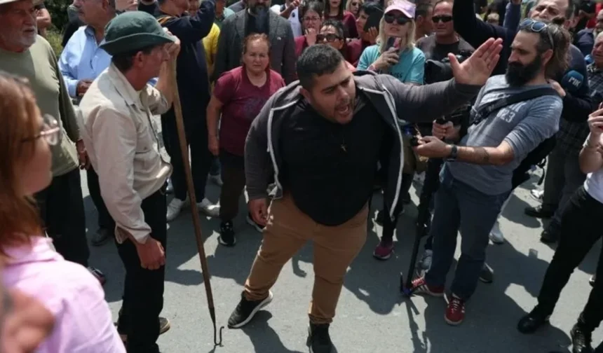 Güney Kıbrıs'ta şap protestosu: Yollar kapatıldı, dikkat çeken anlar yaşandı