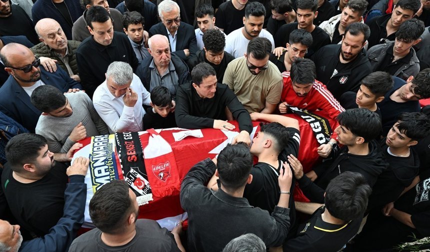 Kahramanmaraş'taki okul saldırısında yaşamını yitiren öğretmen ve öğrenciler gözyaşlarıyla uğurlandı