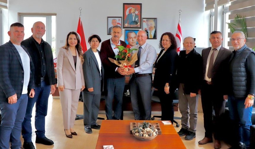 KKTC Adanalılar Derneği'nden, Gazimağusa Belediyesi'ne mama desteği