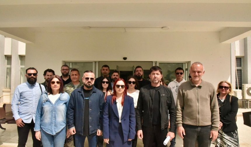 KTOEÖS, Lefkoşa Polis Müdürlüğü önünde basın açıklaması yaptı