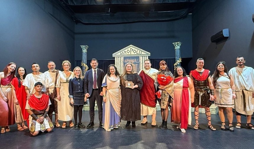 'Lisistrati' Çatalköy'de tiyatroseverlerle buluştu