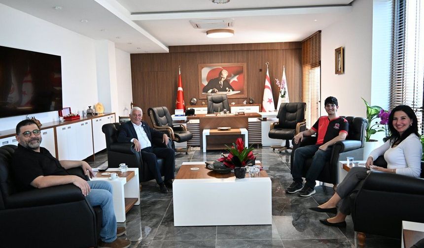 Şampiyon satranç oyuncusu Emre Şeb, Özçınar'ı ziyaret etti