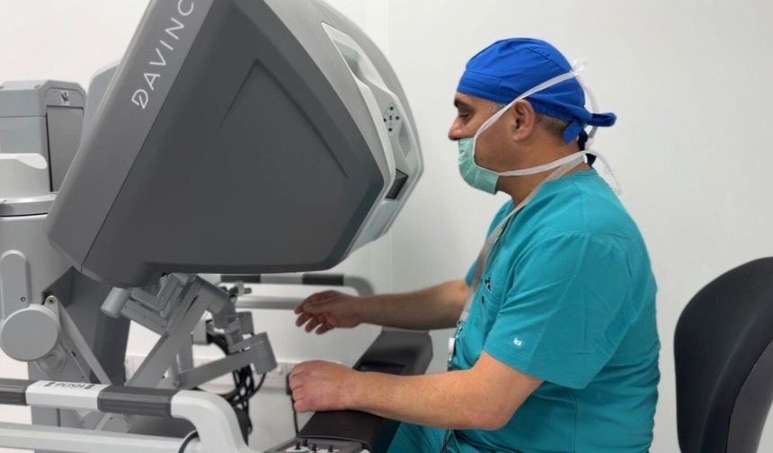 Dr. Burhan Nalbantoğlu Devlet Hastanesi'nde ilk robotik cerrahi ameliyatlar başarıyla yapıldı