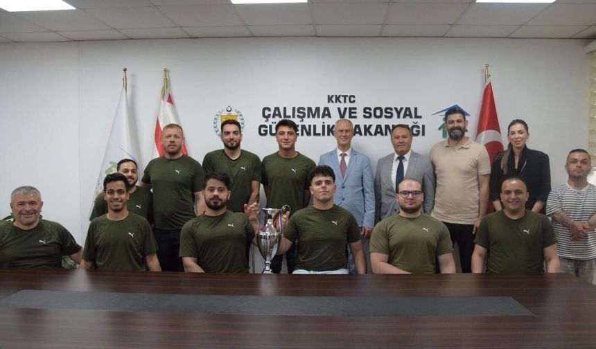 Hasipoğlu, Vakıflar Tekerlekli Sandalye Basketbol Takımı'nı kabul etti