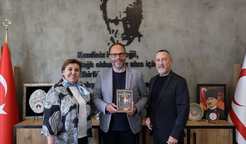 Kıbrıs Türk Halk Dansları Federasyonu, İskele Belediye Başkanı Sadıkoğlu'nu ziyaret etti