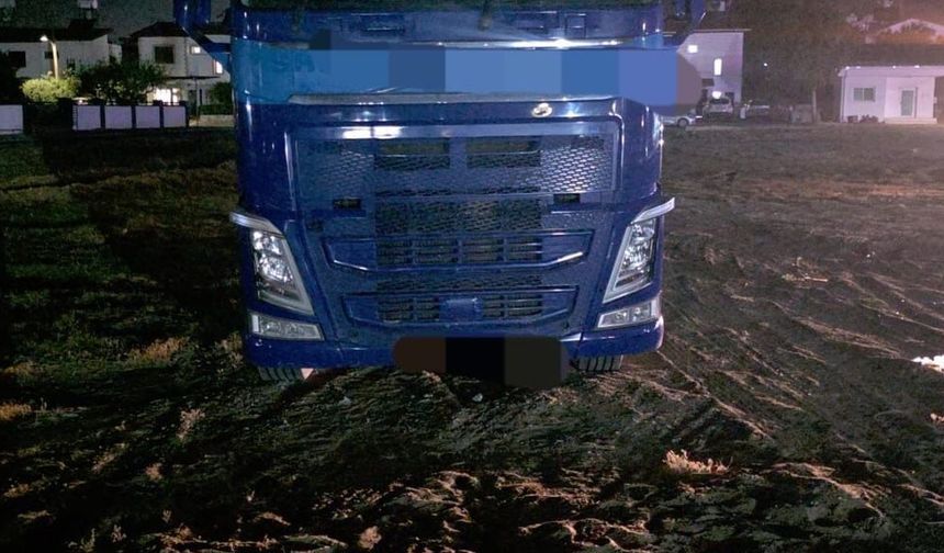Yola atık madde döken araç sürücüsü rapor edildi