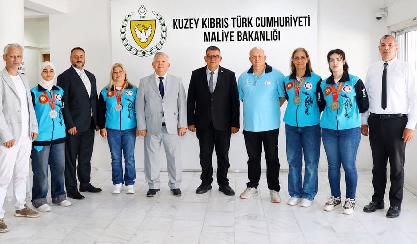Berova, Dünya Budo Kupası'nda şampiyon olan KKTC Budo Milli Takımı sporcularını kabul etti