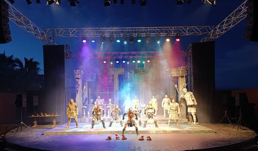 'Büyük Romulus' Girne'de sahnelendi