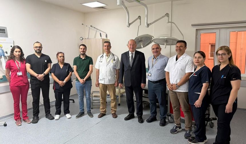 Dinçyürek, Gazimağusa Devlet Hastanesi'ni ziyaret etti: 'Bayramda 5 hastaya anjiyo yapılıp tedavi edildi'