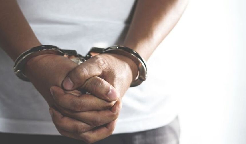 Gazimağusa'da bir restoranda elindeki budama makasını etrafa sallayarak bağırıp çağıran kişi tutuklandı