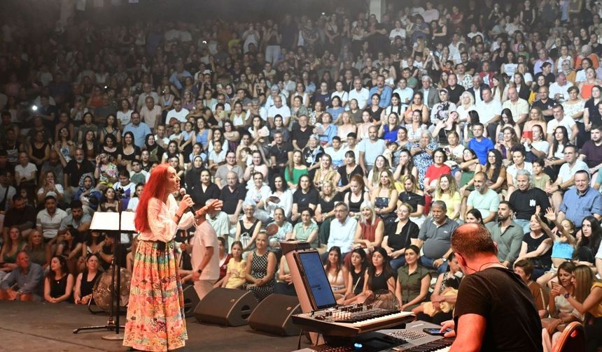 Güzelyurt Portakal Festivalinde Leman Sam sahne aldı