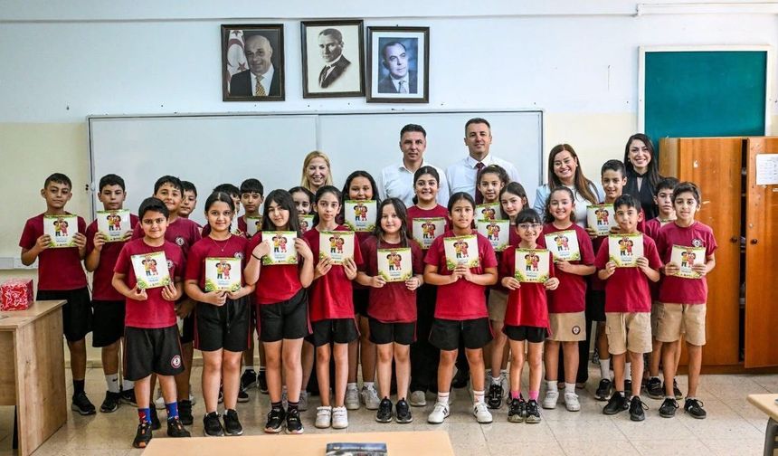 'Karlina'nın Hikayesi' öğrencilere karne hediyesi olarak dağıtıldı