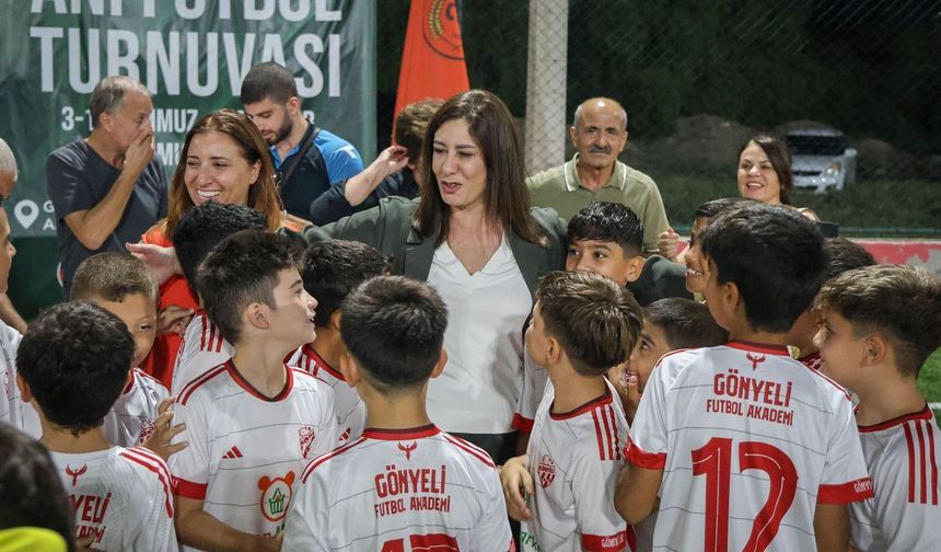 28. Naci Talat Halı Saha Futbol Anı Turnuvası'nda U10 kategorisi maçları gerçekleştirildi