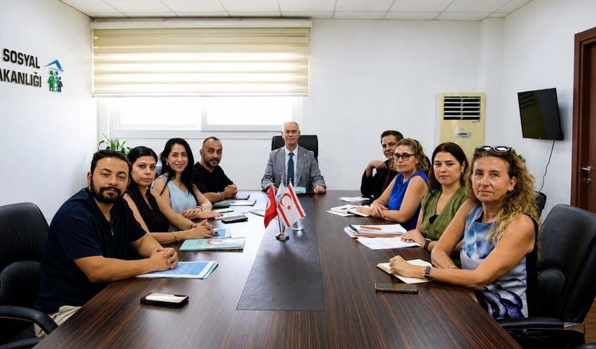 BAKAN HASİPOĞLU: 'YENİ ECZACILAR BİRLİĞİ YÖNETİMİYLE YENİ BİR SAYFA AÇIYORUZ'