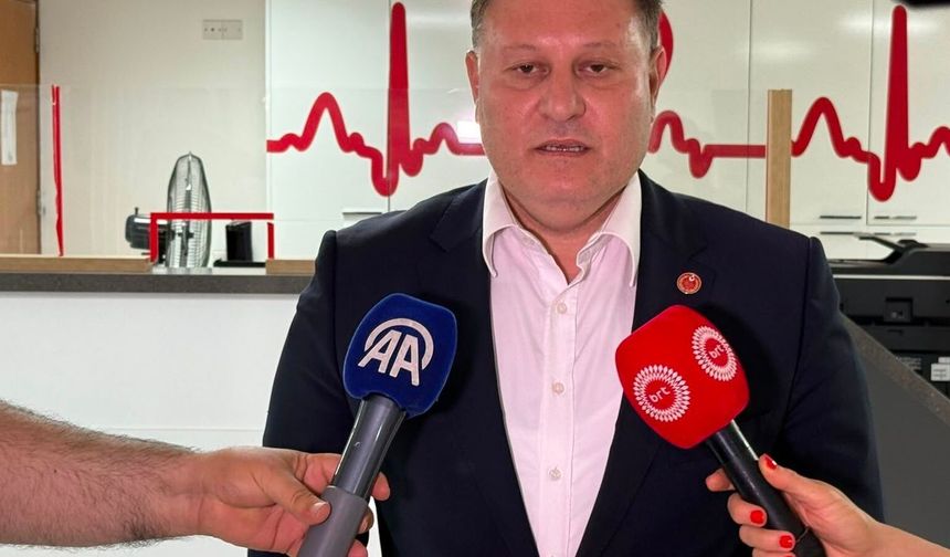 Cumhuriyet Meclisi Başkanı Öztürkler, Cumhurbaşkanı Erhürman'ı hastanede ziyaret etti