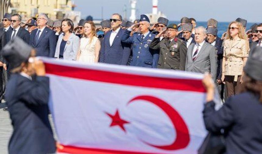 Kıbrıs Barış Harekâtı'nın 52. yıl dönümü İzmir'de törenle kutlandı