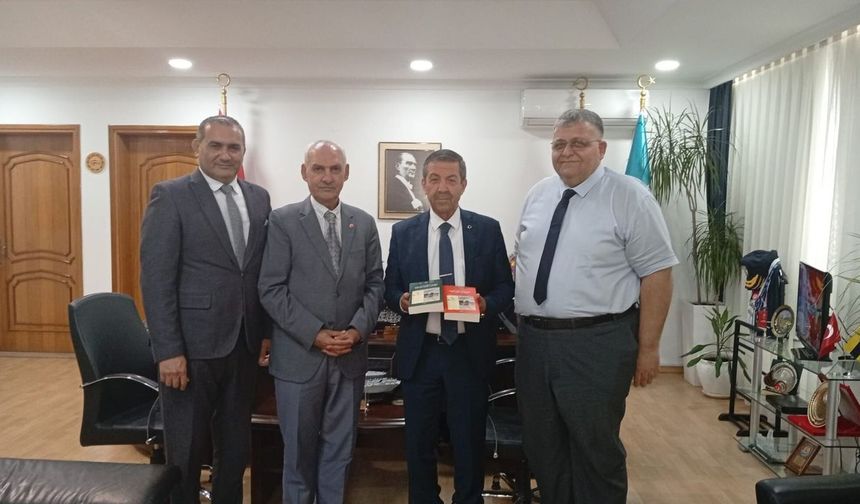 Kıbrıs Vakıflar İdaresi'nin ilk kapsamlı akademik vakıf eseri Ertuğruloğlu'na tanıtıldı
