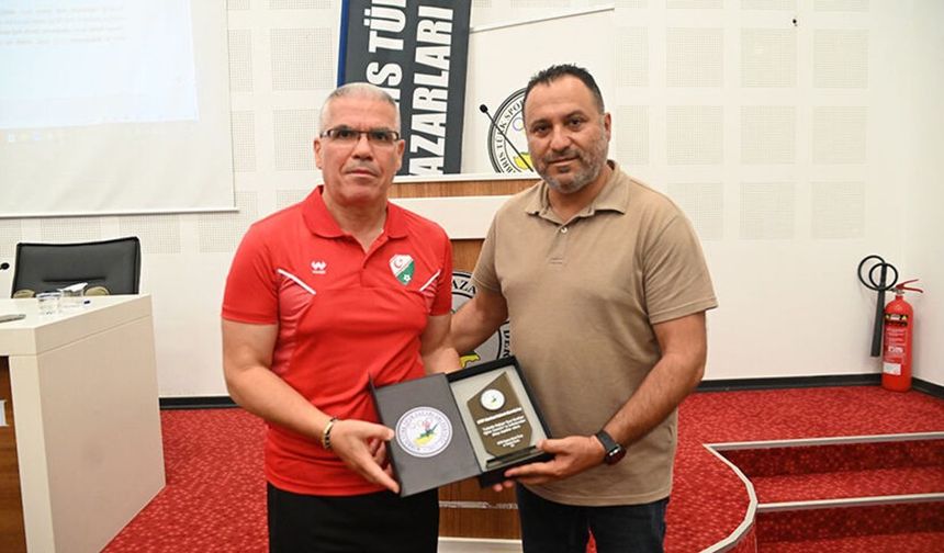 Futbolda değişen kurallar anlatıldı