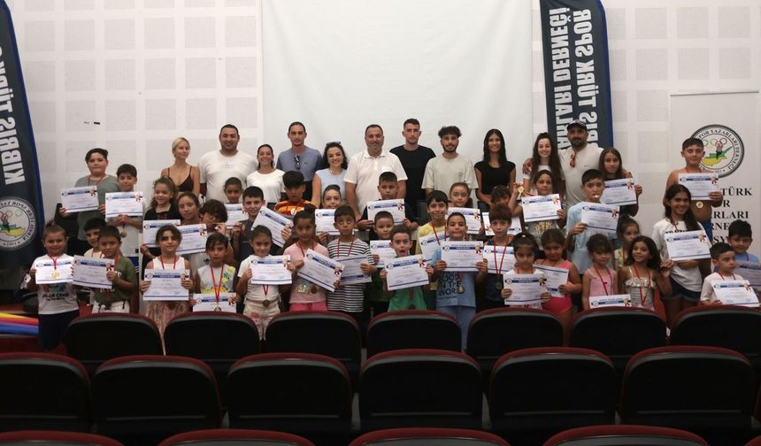 KTSYD Yüzme Kursları tamamlandı, kursiyerlere madalya ve başarı sertifikaları verildi