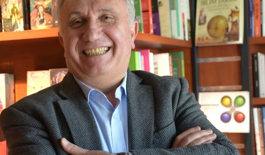 Metin Turan'ın iki dilli şiir seçkisi 'Rüzgarın Sessizliği' ABD'de yayımlandı
