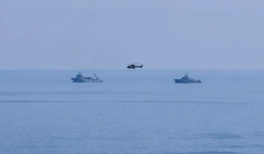 AA, Girne açıklarında batan gemiye ilişkin arama kurtarma çalışmalarını TCG Alemdar'da görüntüledi