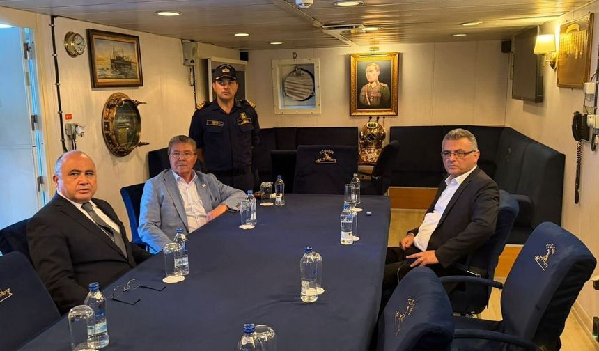 Cumhurbaşkanı Erhürman, arama kurtarma gemisinde çalışmaları izliyor