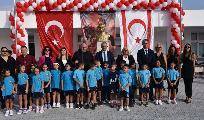 İlköğretimde yeni ders yılı başladı. Bakan Çavuşoğlu Çayırova İlkokulu binasının açılışını yaptı