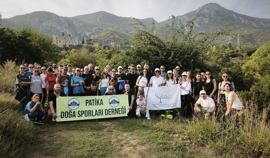 Bellapais'te doğa ve kültür yürüyüşü düzenlendi