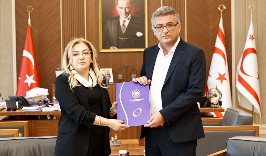 İlkan Varol, Ombudsman raporunu Erhürman'a sundu