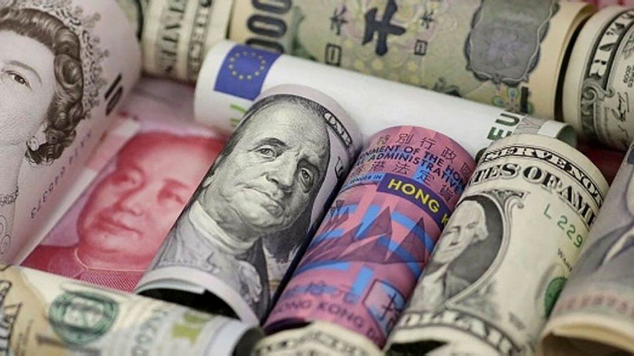 Sterlin 65,70 TL, dolar 49,60 TL, euro 55,65 TL'den işlem görüyor